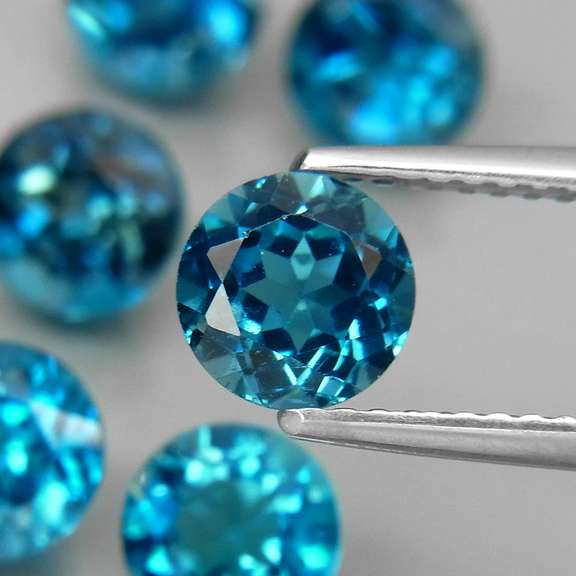 Pristine set of 6mm London Blue Topaz weighing 6.62cts