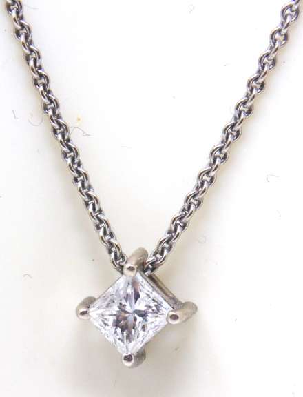 Gorgeous 18kt Princess Cut Diamond Necklace