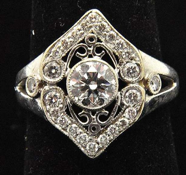 LADIES 14 KT WHITE GOLD ANTIQUE STYLE DIAMOND RING.
