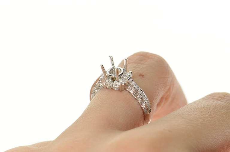 18K White Gold 0.43 Ctw 6.5mm Diamond Semi Mount Engagement Ring