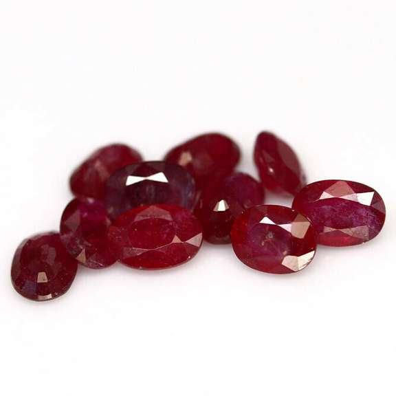 Simply gorgeous deep blood red 11.09ct Ruby set
