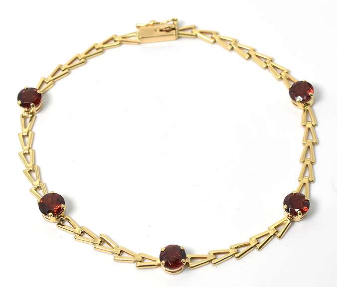 Entrancing 5-Stone Garnet Bracelet in 14KT Yellow Gold