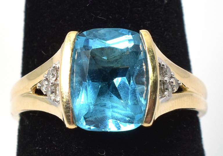 Eye-Catching Blue Topaz & Diamond Ring in 14KT Yellow Gold