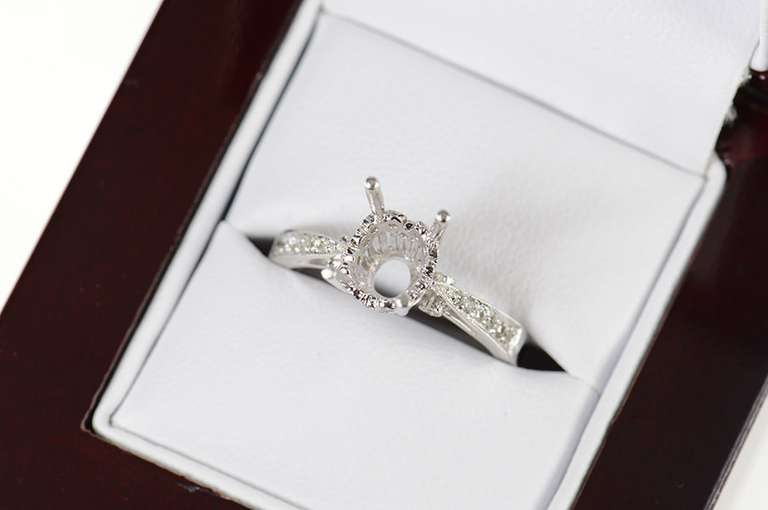 18K White Gold Oval 0.17 Ctw Diamond Engagement Setting Ring