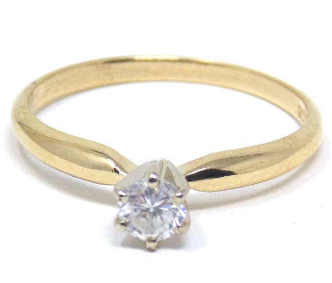Fantastic Diamond Solitaire Engagement Ring