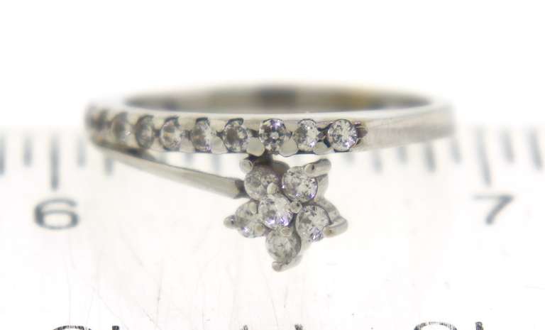 18K white Gold Crystal Flower Ring