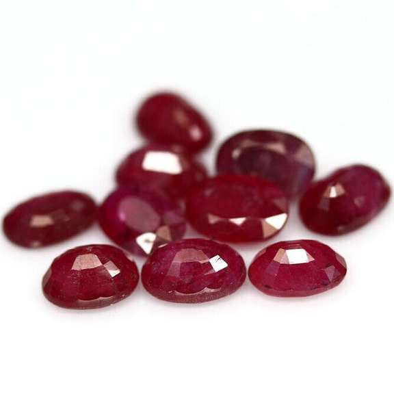 Simply gorgeous deep blood red 11.09ct Ruby set