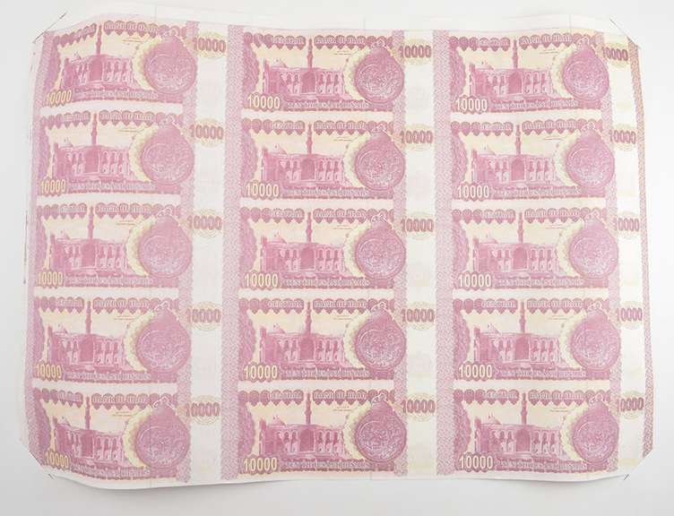 Uncut Roll of 2002 Iraq 10,000 Dinars Bank Notes