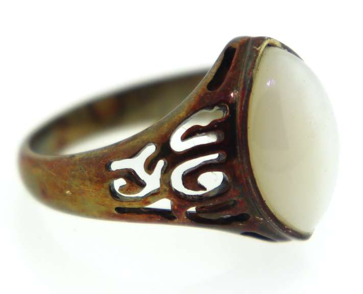 Sterling silver Mother Of Pearl Color Glass Ring