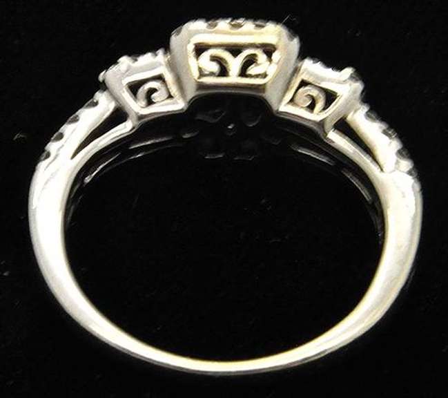 LADIES 14 KT WHITE GOLD DIAMOND ENGAGEMENT RING