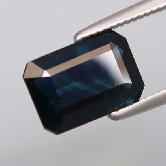 Elegant 1.92ct royal blue Sapphire -heated only
