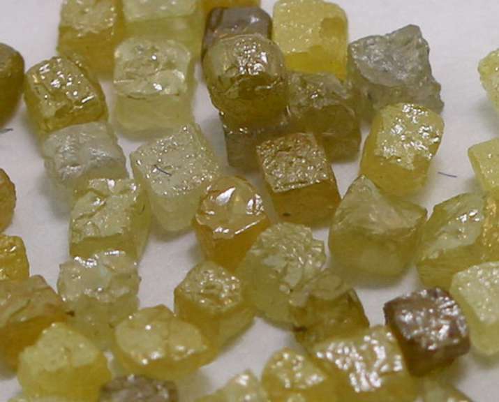 Fancy color 2.59ct square cut Diamond set