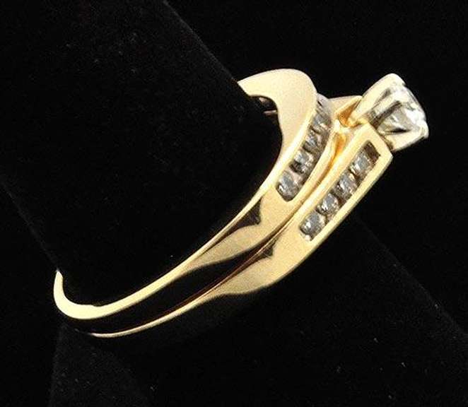 LADIES 14 KT YELLOW GOLD AND DIAMONDS WEDDING SET.