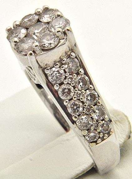 LADIES 14K WHITE GOLD DIAMOND RING 2.25 CARATS