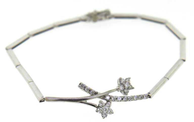 18K White Gold Bracelet With Flower Details