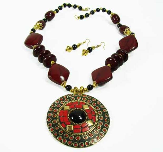 Gorgeous Ethnic Art Handcrafted Beaded Necklace Set