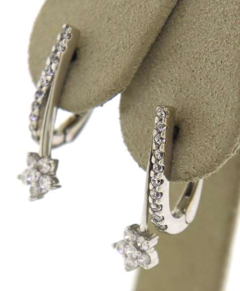 18K White Gold Huggie Hoop
