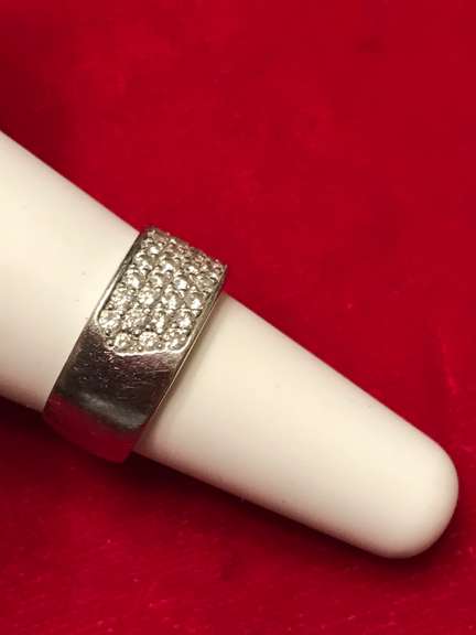 18k white gold with 2.00 carats of diamond band