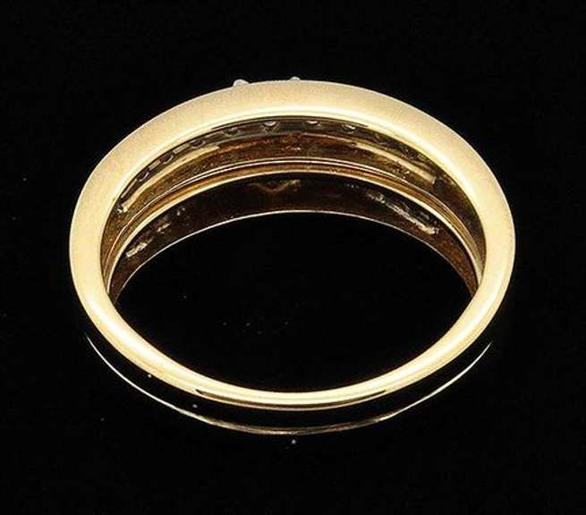 LADIES 14 KT YELLOW GOLD AND DIAMONDS WEDDING SET.