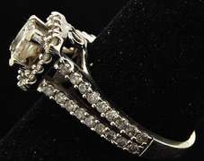 LADIES 14 KT WHITE GOLD DIAMOND ENGAGEMENT RING.