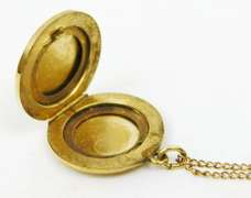 Very Pretty Vintage Gold-Filled Locket & Chain