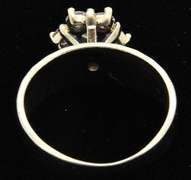 LADIES 14KT WHITE GOLD DIAMOND CLUSTER RING.