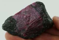 Really cool 407.5ct Ruby in black Zoisite