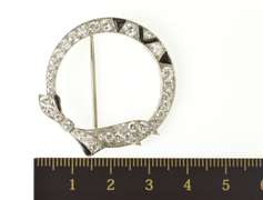 Platinum 1.50 Ctw Diamond Art Deco Bow Ribbon Circle Pendant