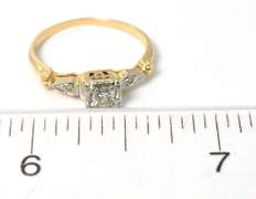 Charming Vintage Diamond Ring in 14KT Yellow Gold