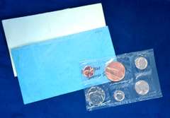 1982 OFFICIAL P & D US MINT SOUVENIR SETS OGP