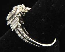 LADIES 14 KT WHITE GOLD DIAMOND ENGAGEMENT RING