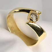 Easy to Wear Diamond Fashion Ring