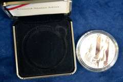 US MINT 911 1 OZ. ROUND IN CAP & BOX  .999 SILVER