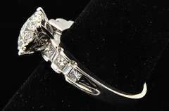 LADIES 14 KT WHITE GOLD DIAMOND RING