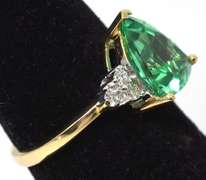 Refreshing Green Sapphire Ring in Yellow Gold