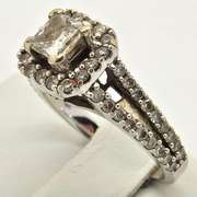 LADIES 14 KT WHITE GOLD DIAMOND ENGAGEMENT RING.