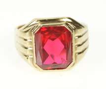 10K Yellow Gold Emerald Cut Syn. Ruby Inset Grooved Ring