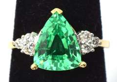 Refreshing Green Sapphire Ring in Yellow Gold