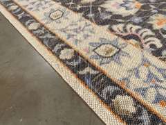 DECORATIVE MODERN DESIGN WOOL RUG WITH 5'.3" x 7'.6"