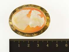 10K Yellow Gold Etched Design Victorian Carved Lady Cameo Pendant/Pin