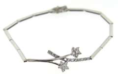18K White Gold Bracelet With Flower Details