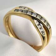 Chic Diamond Crossover Ring
