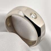 Contemporary Unisex 18k WG Diamond Ring
