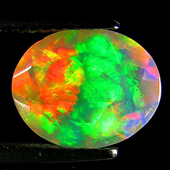 Full panel flashing! 2ct snow white Welo Opal