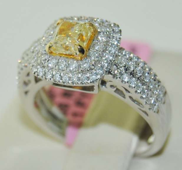 Glowing Fancy 18kt Diamond Ring