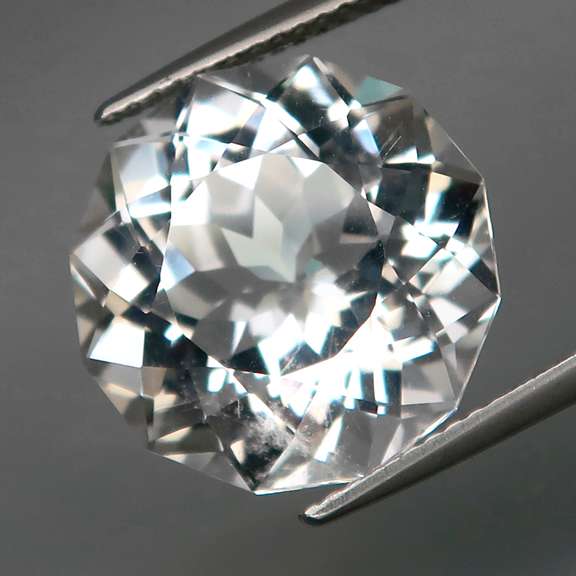 Superb 11.70ct top gem grade diamond white Quartz