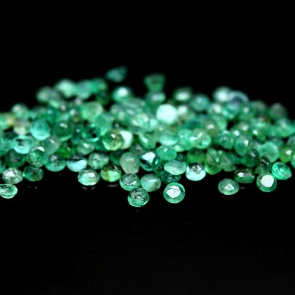 Rich emerald green 7.14ct 134pc emerald set