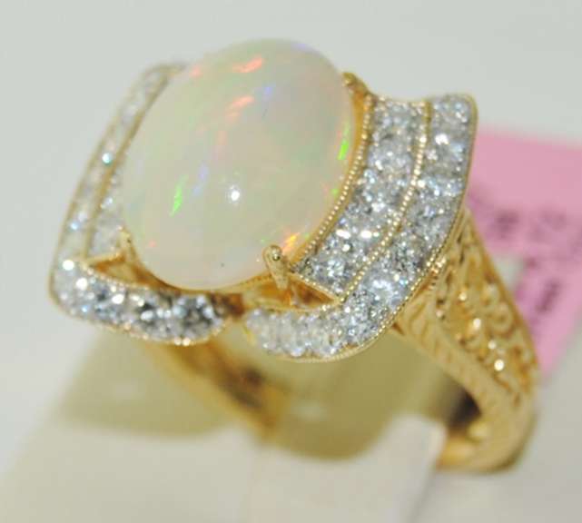 18kt Yellow Gold Opal & Diamond Ring