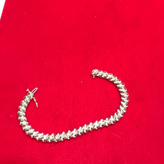 LADIES 14K GOLD AND DIAMOND BRACELET