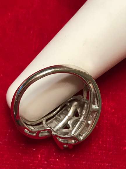 14K WHITE GOLD LADIES DIAMOND RING